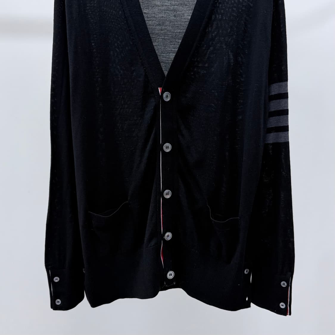 [S+급/5] 톰브라운 사선완장 메리노 울 가디건 블랙 상품이미지4