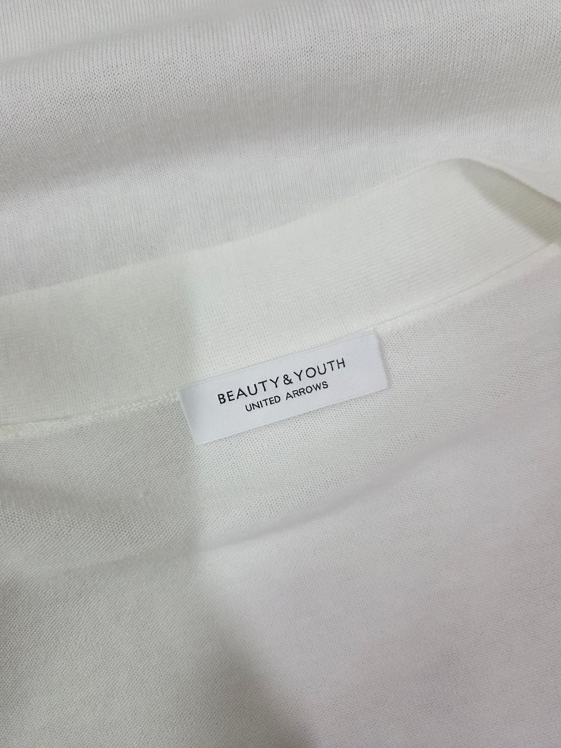 뷰티앤유스 화이트 버튼 리스 롱 카디건 상품이미지5