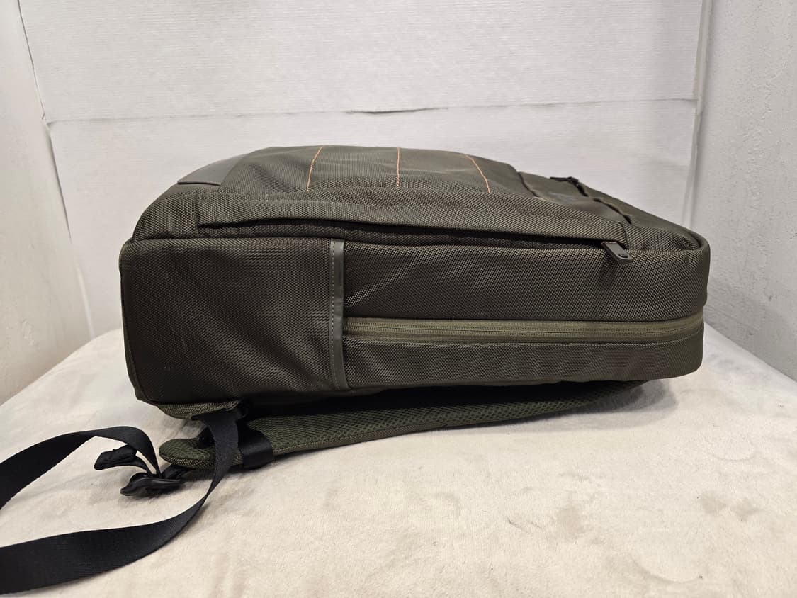 네파 카키색 백팩 상품이미지3