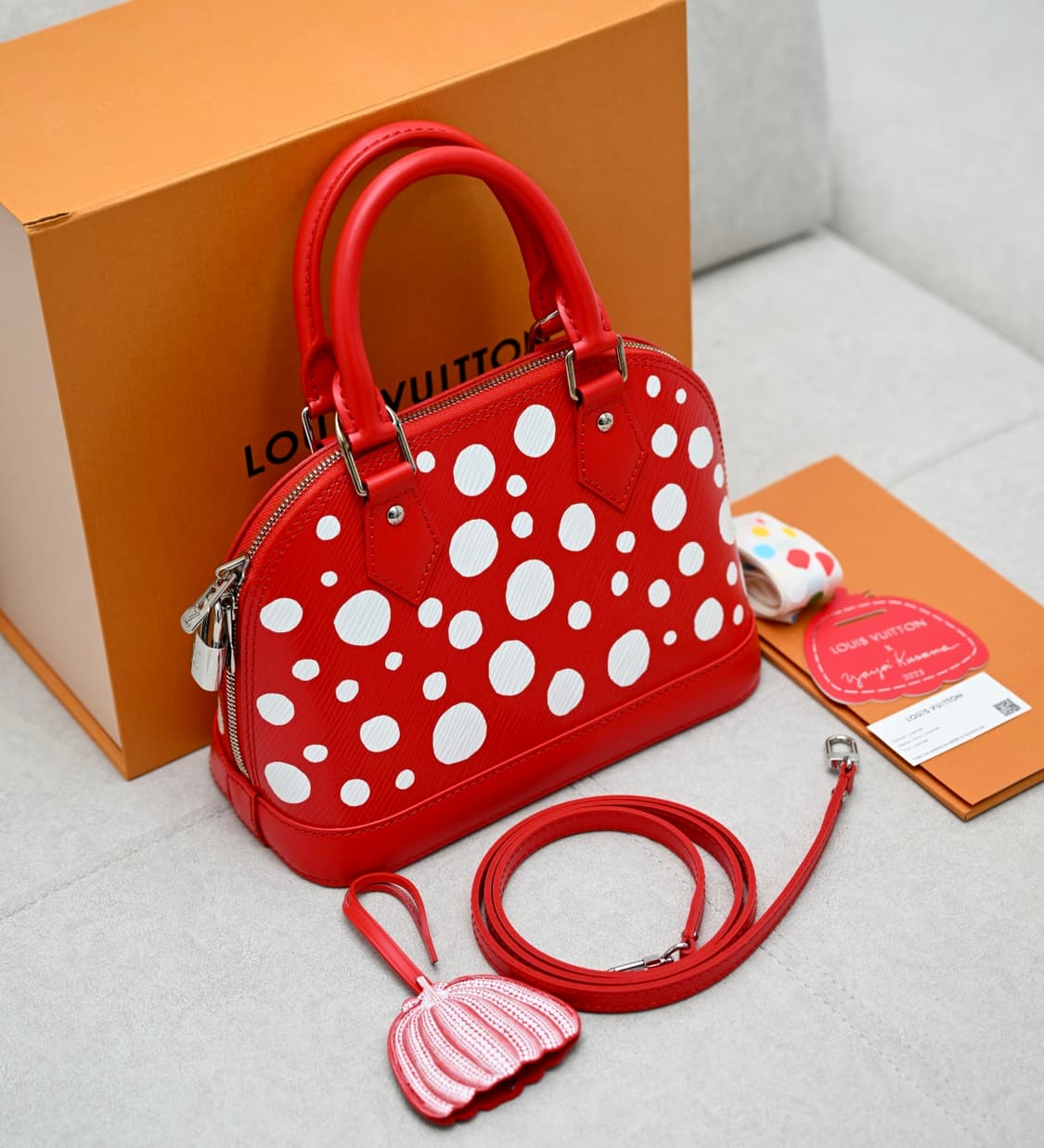 루이비통 알마 BB 레드 도트 백 상품이미지2