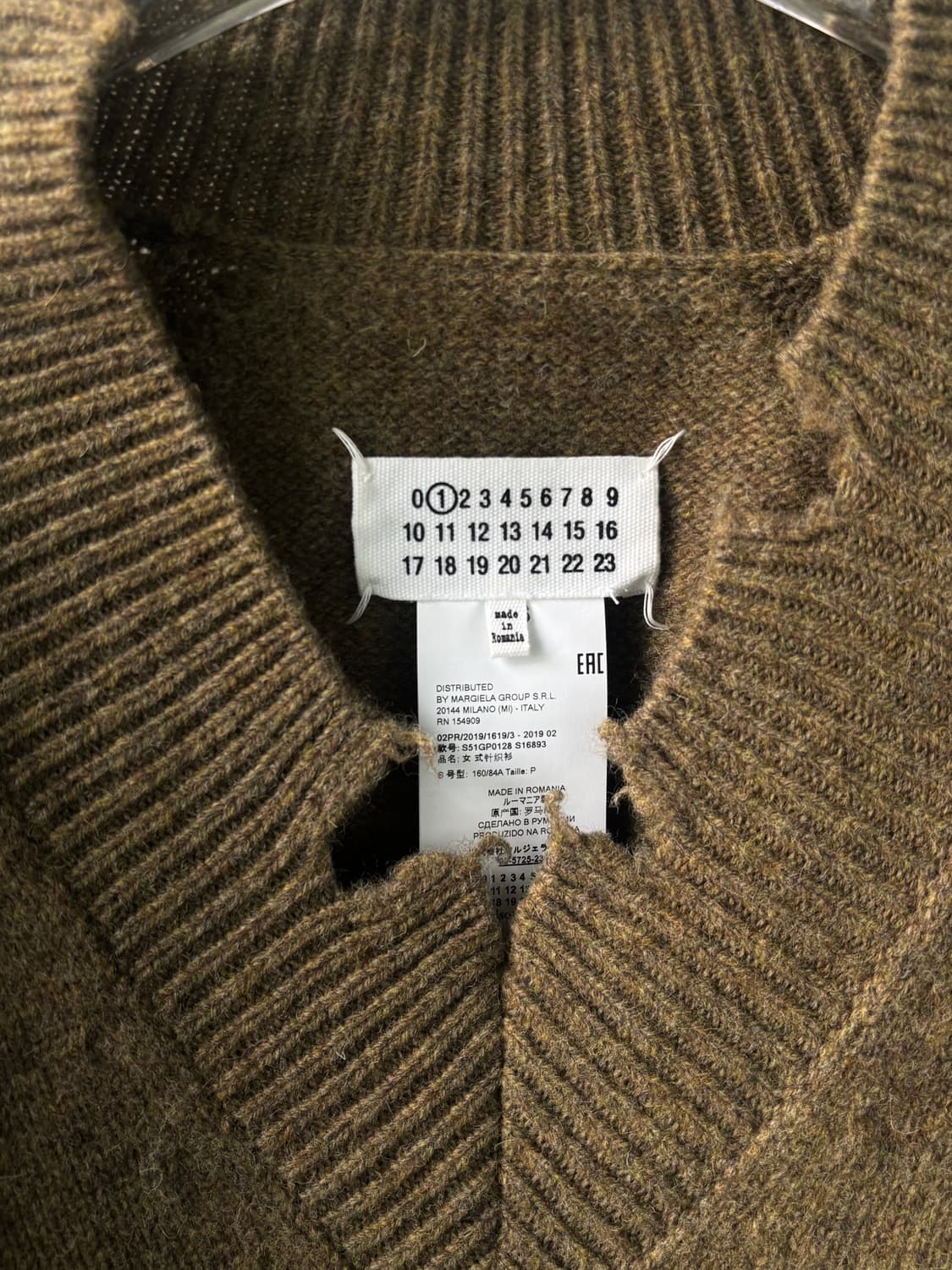 마르지엘라 디스트레싱 브이넥 스웨터 상품이미지9