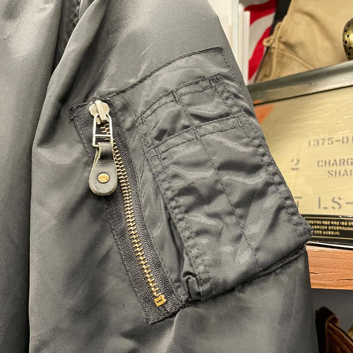 90s 쉐비뇽 후면 빅 자수 MA-1 봄버 항공 점퍼 상품이미지4