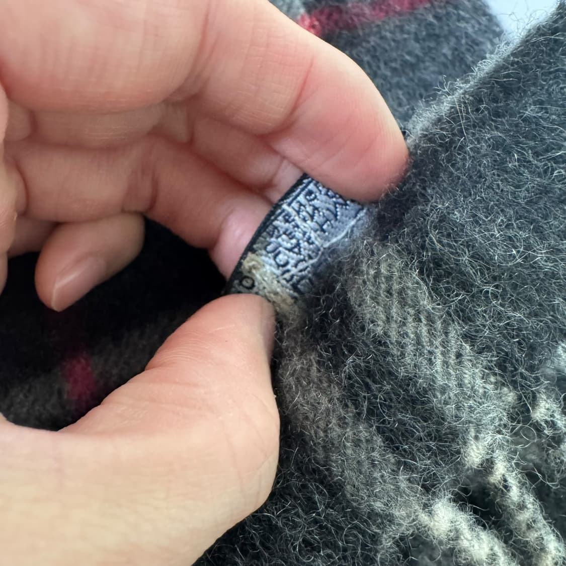 정품 버버리 노바체크 캐시미어 다크그레이 머플러 상품이미지5