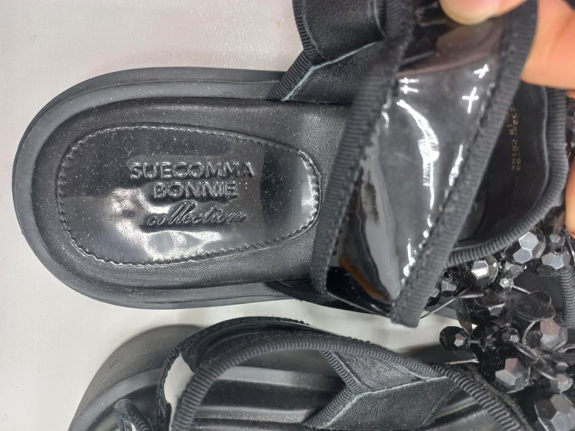 슈콤마보니 큐빅 장식 블랙 샌들 (235~240mm) 상품이미지2