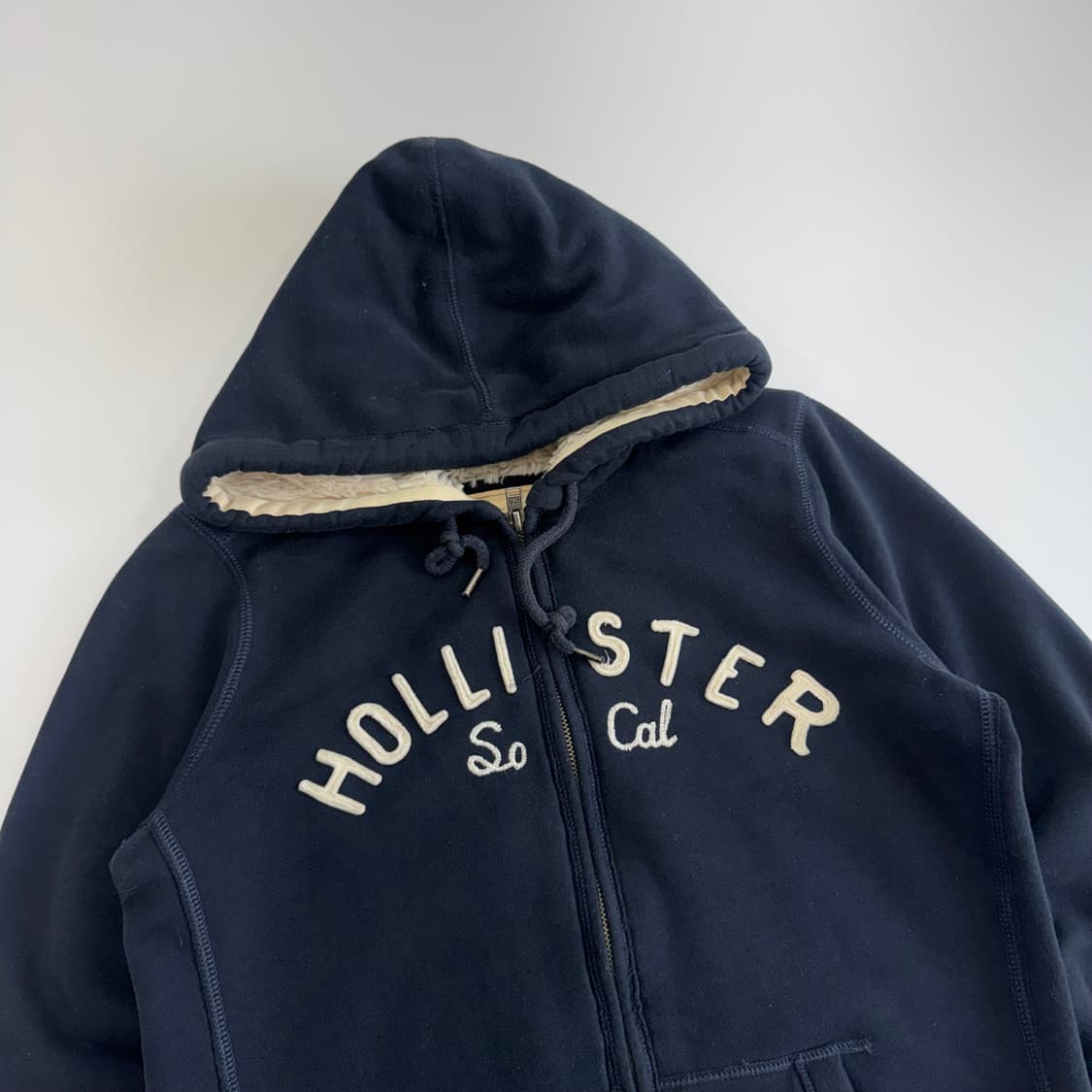 Hollister 홀리스터 스펠아웃 로고 네이비 퍼 안감 후드집업  상품이미지4