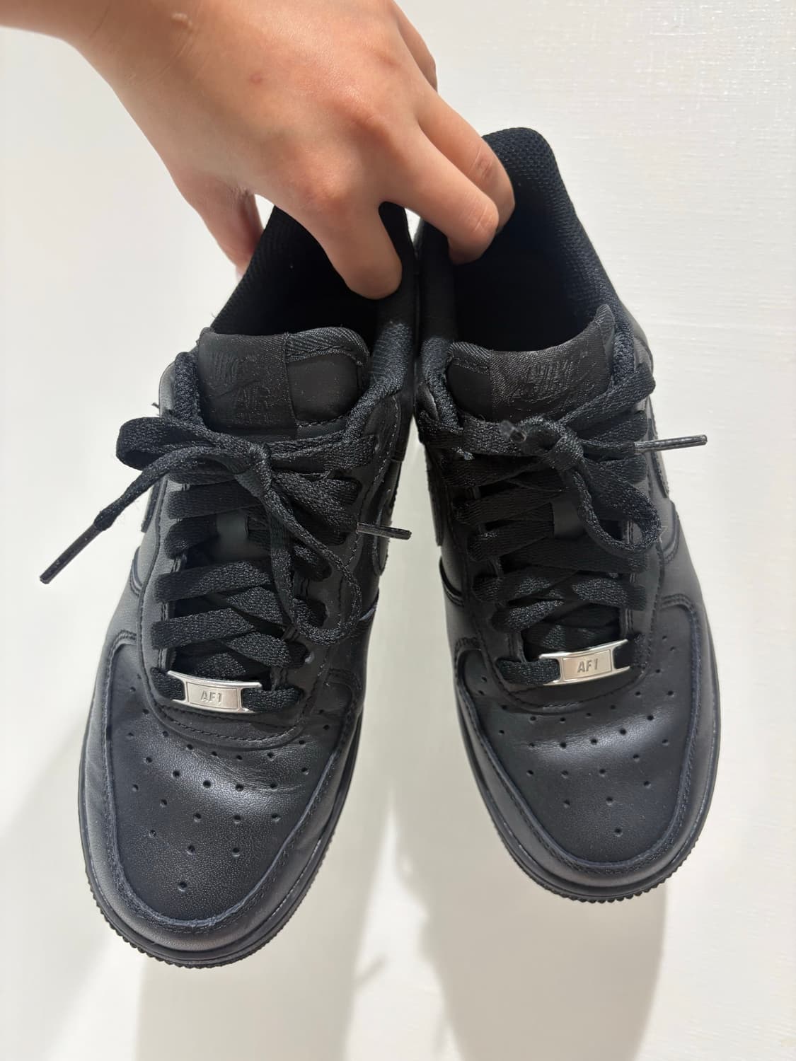 나이키 에어포스 올블랙 235 상품이미지3
