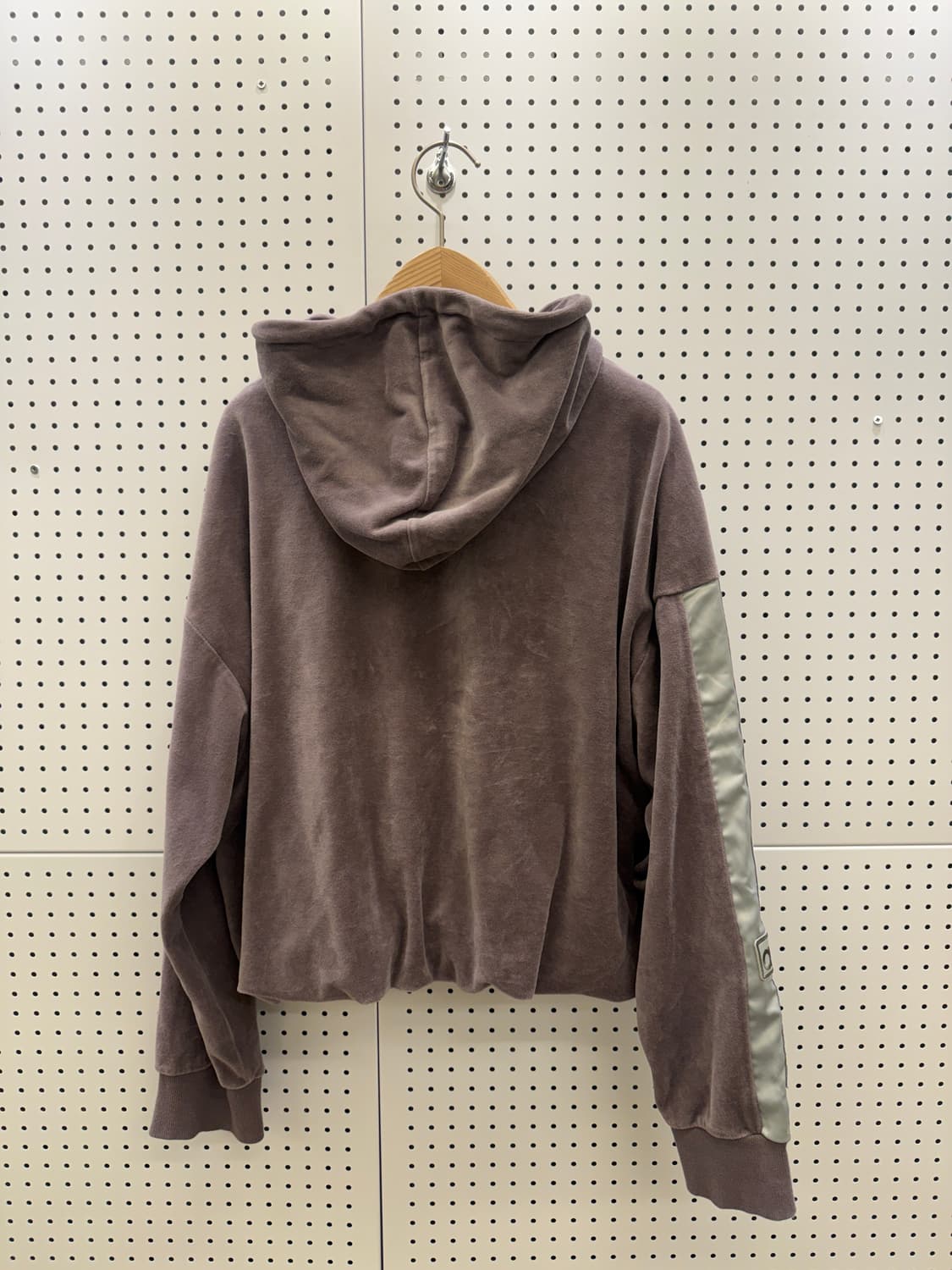 아디다스 벨벳 크롭 스냅 후드티  상품이미지3