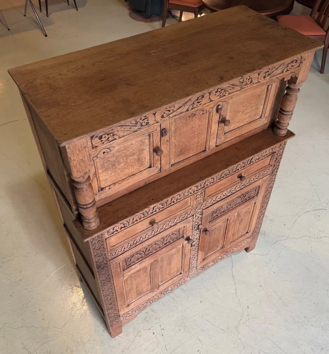 빈티지가구 앤틱가구 영국 오크 카빙 코트 컵보드 캐비넷 상품이미지6