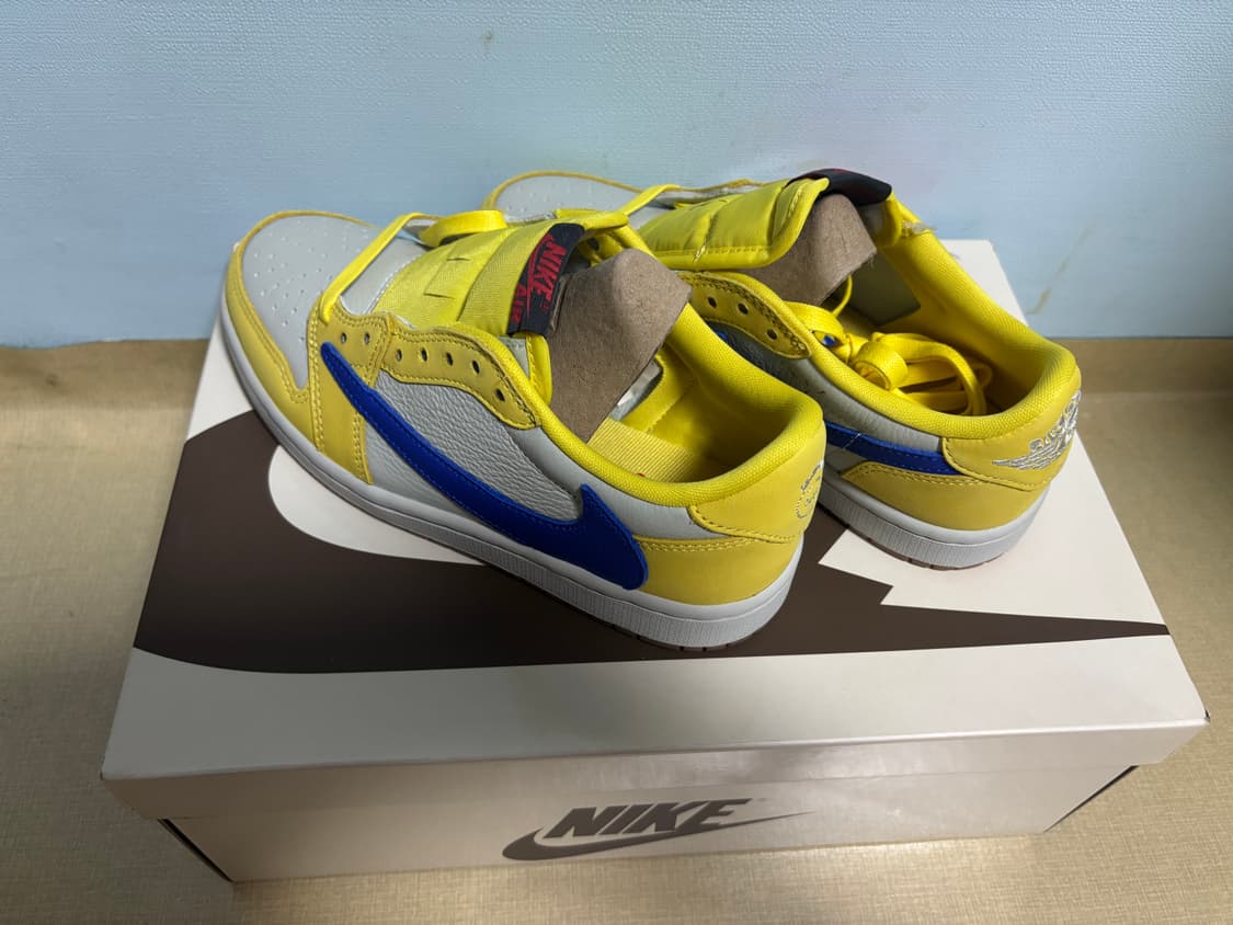 나이키 트래비스 스캇 카나리 235 새상품 상품이미지1