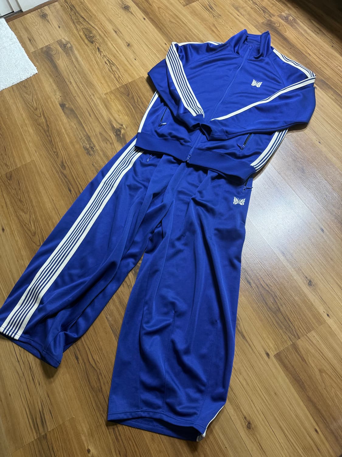 니들스 로얄블루 셋업(상의 L, 하의s) 일괄 판매 상품이미지1