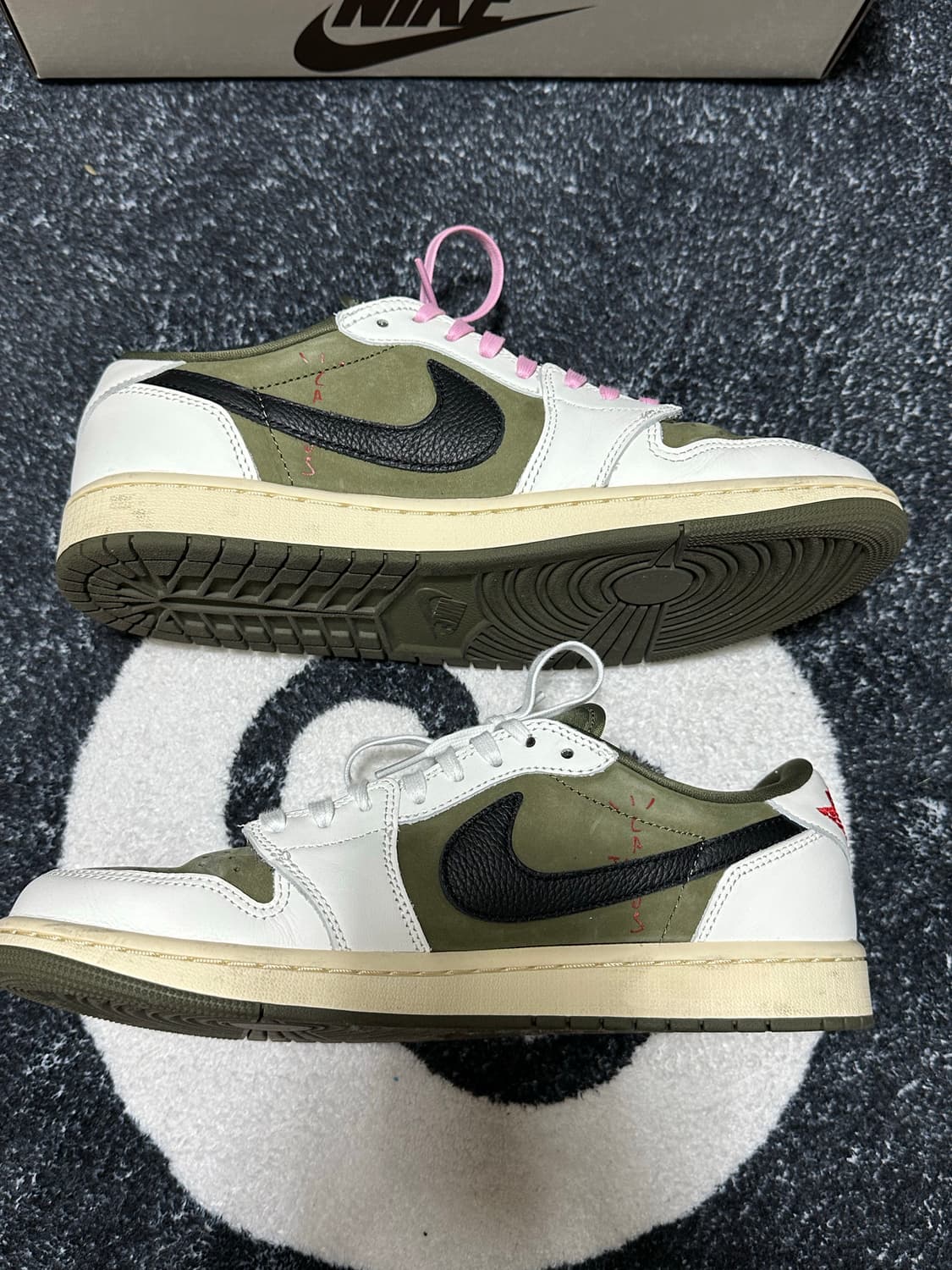 나이키 조던 1 로우 트래비스 스캇 리버스 올리브 285 상품이미지3