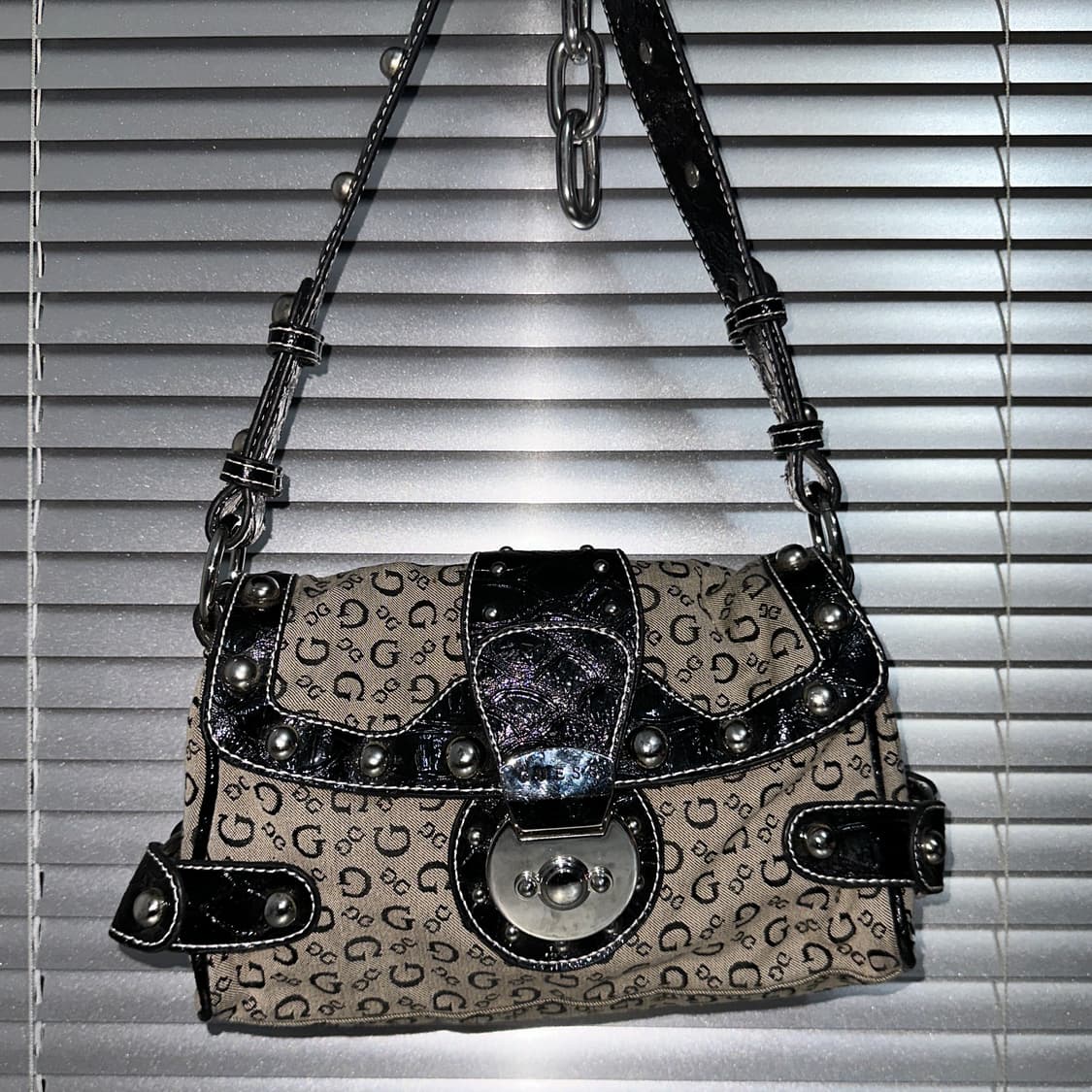 00s 빈티지 게스 실버 벳 숄더백 상품이미지3