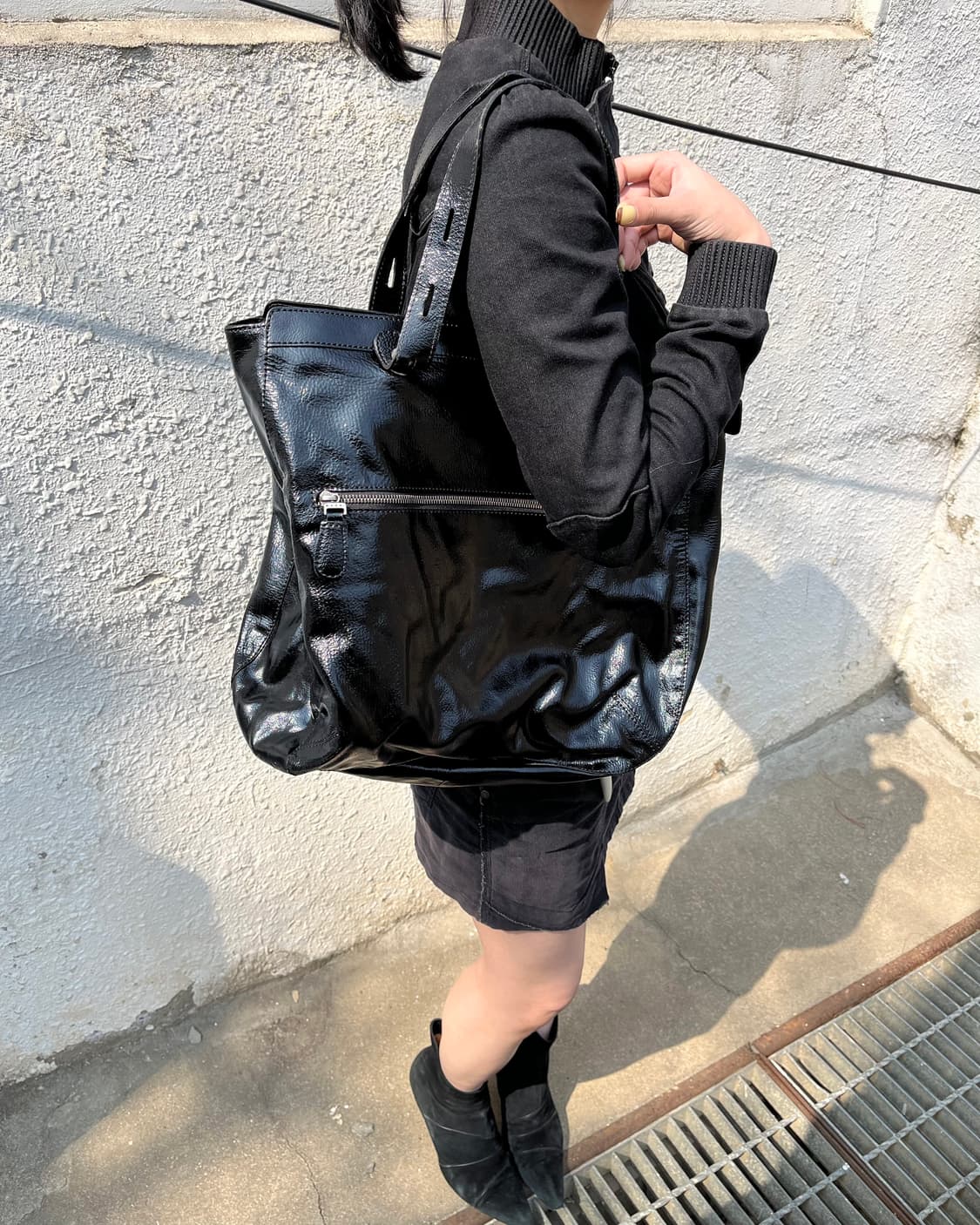 마르니 에나멜 레더 토트백 상품이미지1