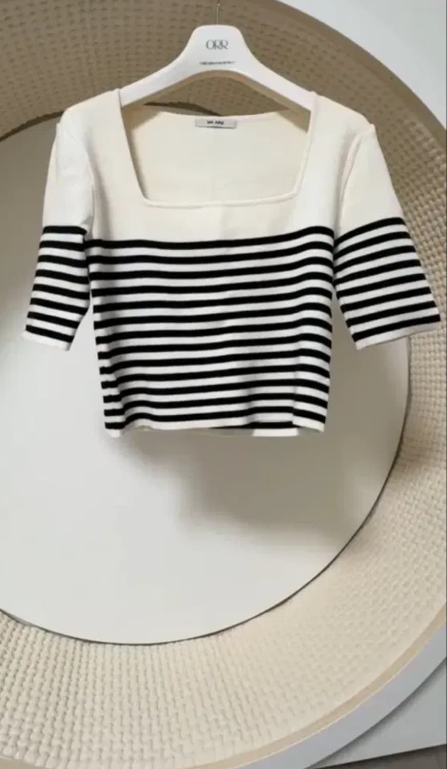 위아 스퀘어 스트라이프 크롭 니트 아이보리 상품이미지1