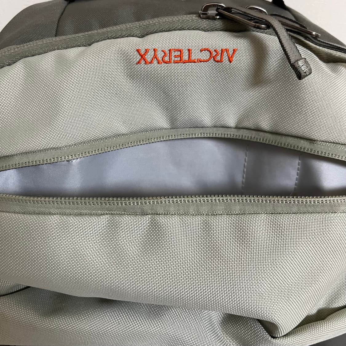 아크테릭스 맨티스 26 백팩 그레이 상품이미지3