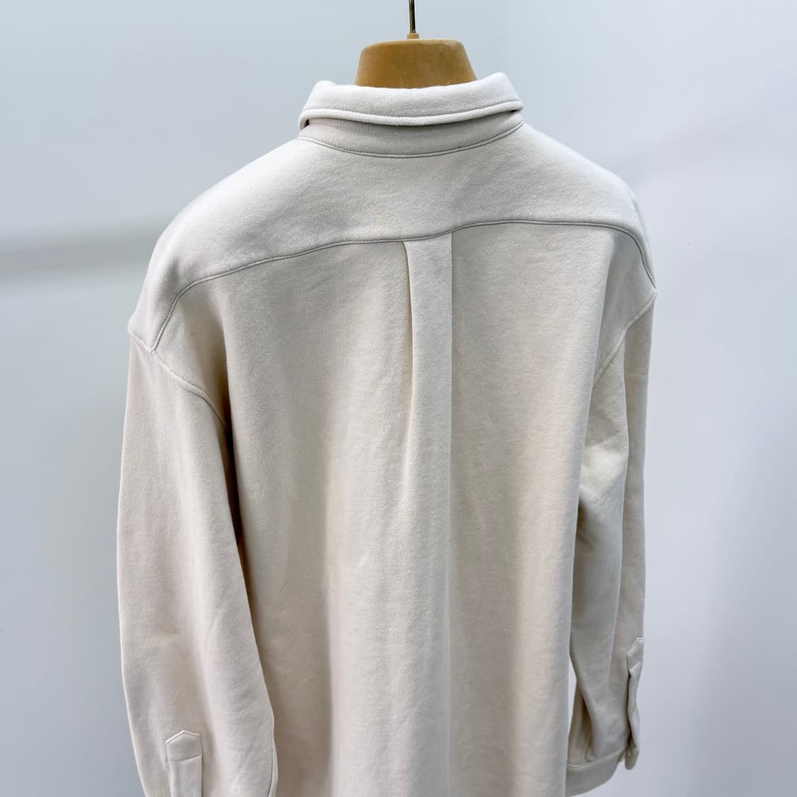 [S+급/오버핏S] 미우미우 자수 로고 오버 코튼 셔츠 상품이미지6