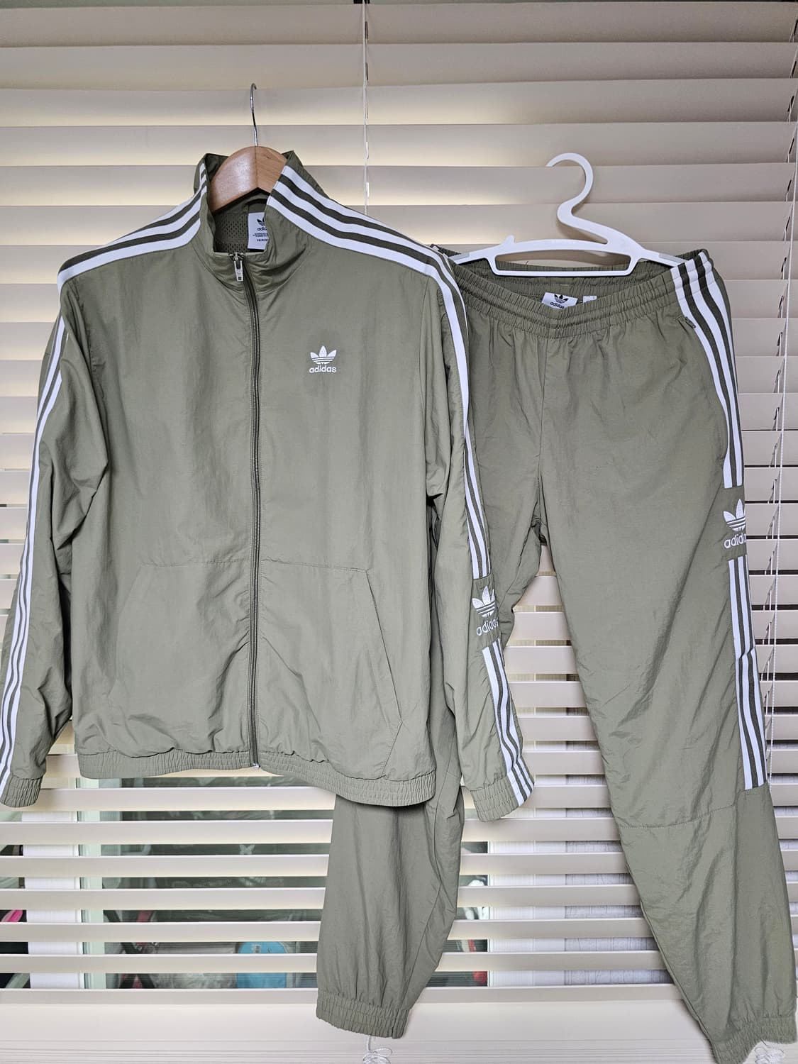 아디다스 아디컬러 클래식 락업 카키 트랙탑 셋업 L 상품이미지1