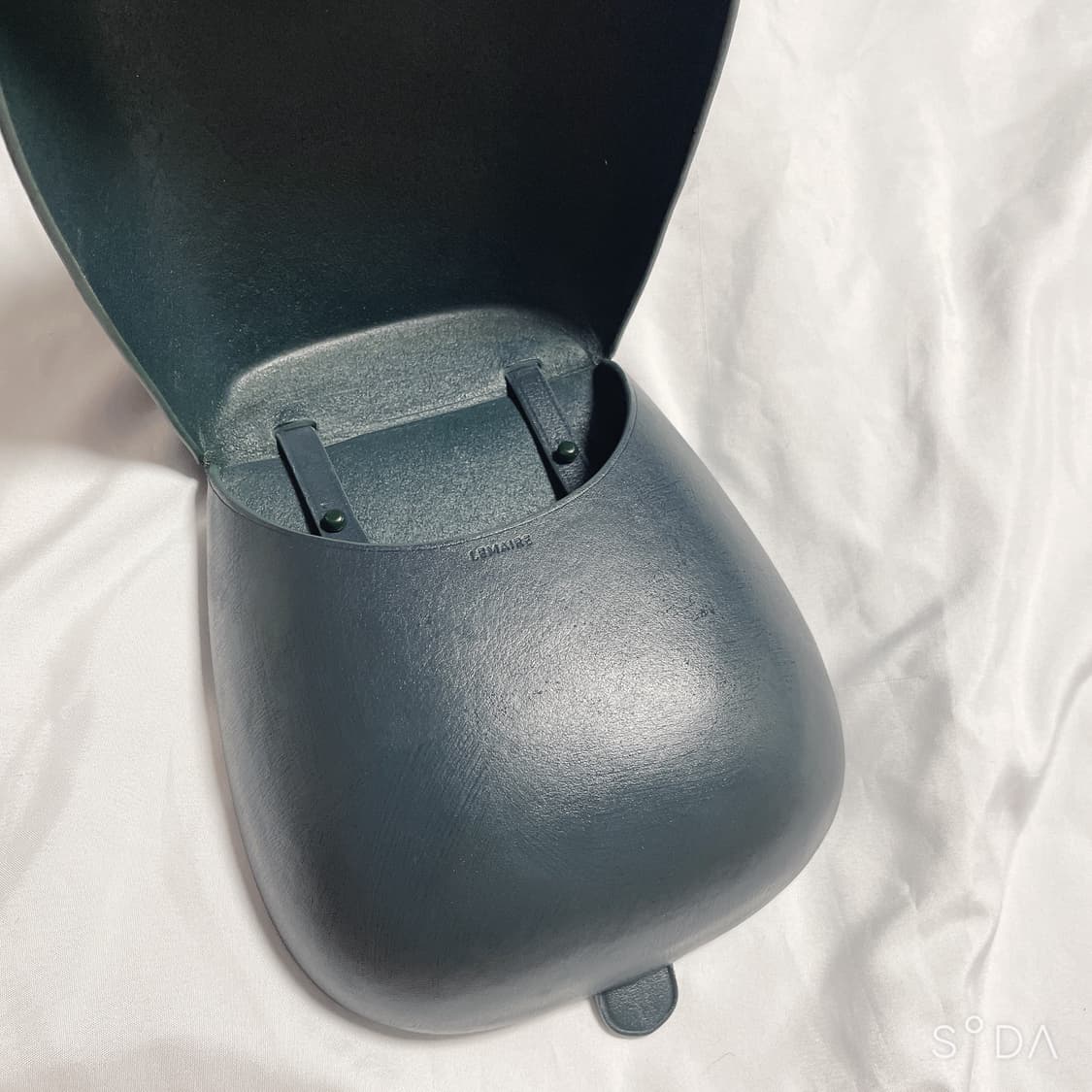 르메르 타코백 다크그린 상품이미지4