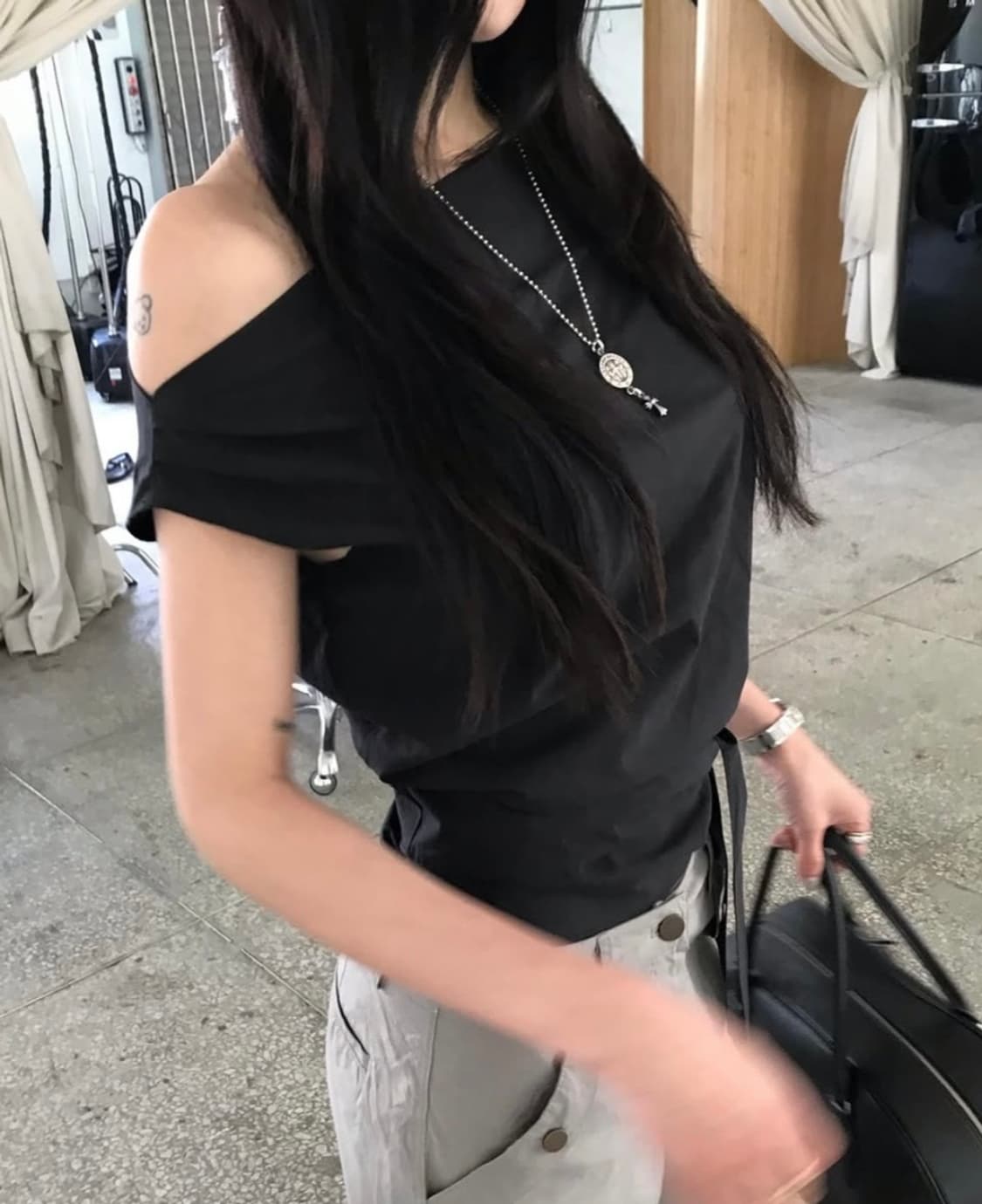 오프숄더 블라우스 상품이미지3