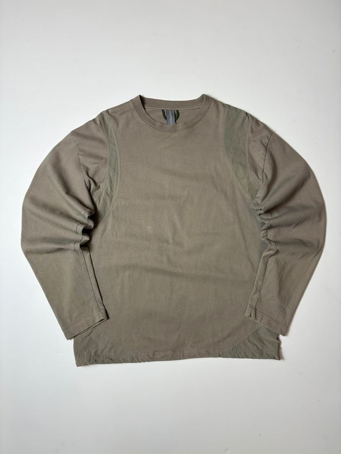 언어펙티드 22SS 절개 스티치 롱 슬리브 PN9326 상품이미지1