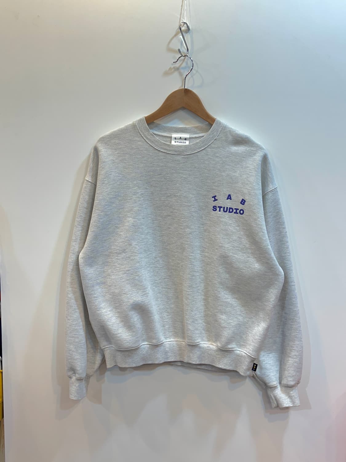 아이앱스튜디오 라이트그레이 맨투맨 여성 L 상품이미지1