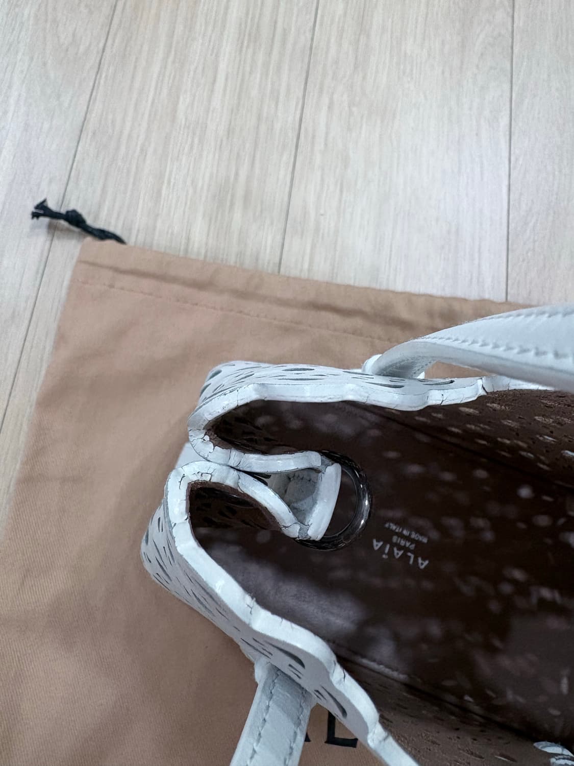 알라이아 미나 16 화이트 상품이미지7