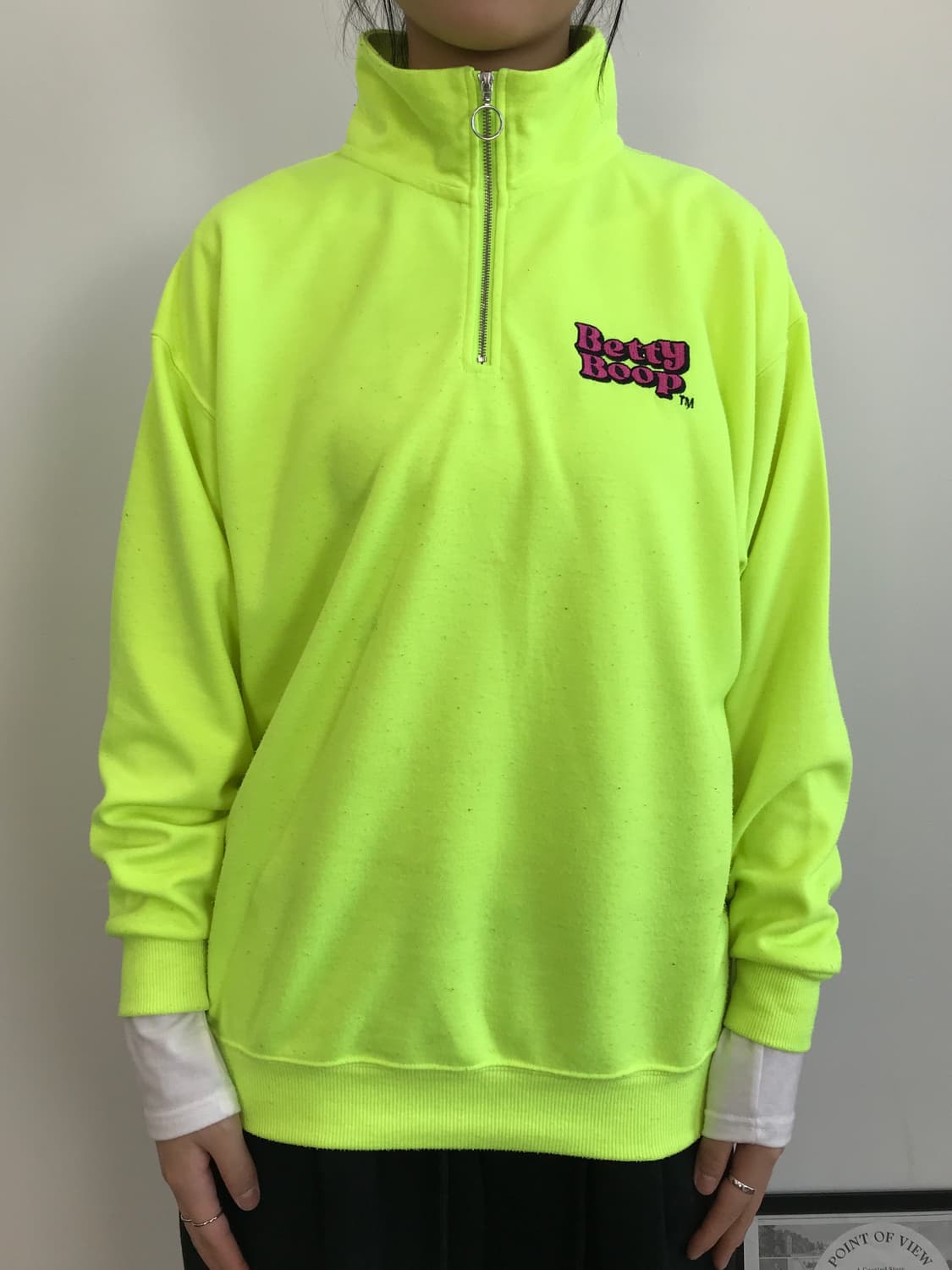 Betty Boop Neon Half Zip Sweatshirt 상품이미지2