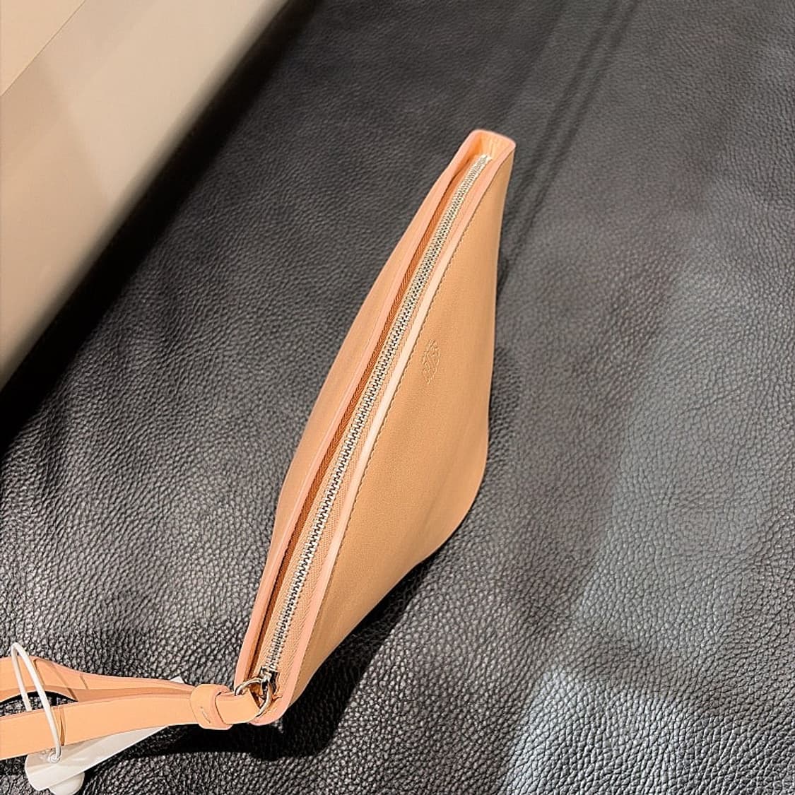 (정품/새상품) 마크 크로스 여성 블러쉬 레더 스트랩 클러치 상품이미지2