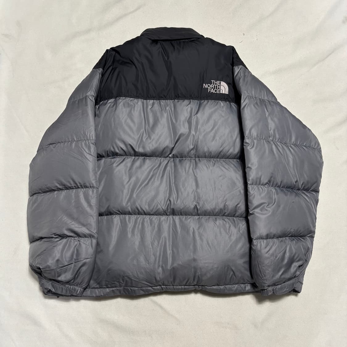 105 노스페이스 700 블랙 그레이 눕시 패딩 상품이미지3