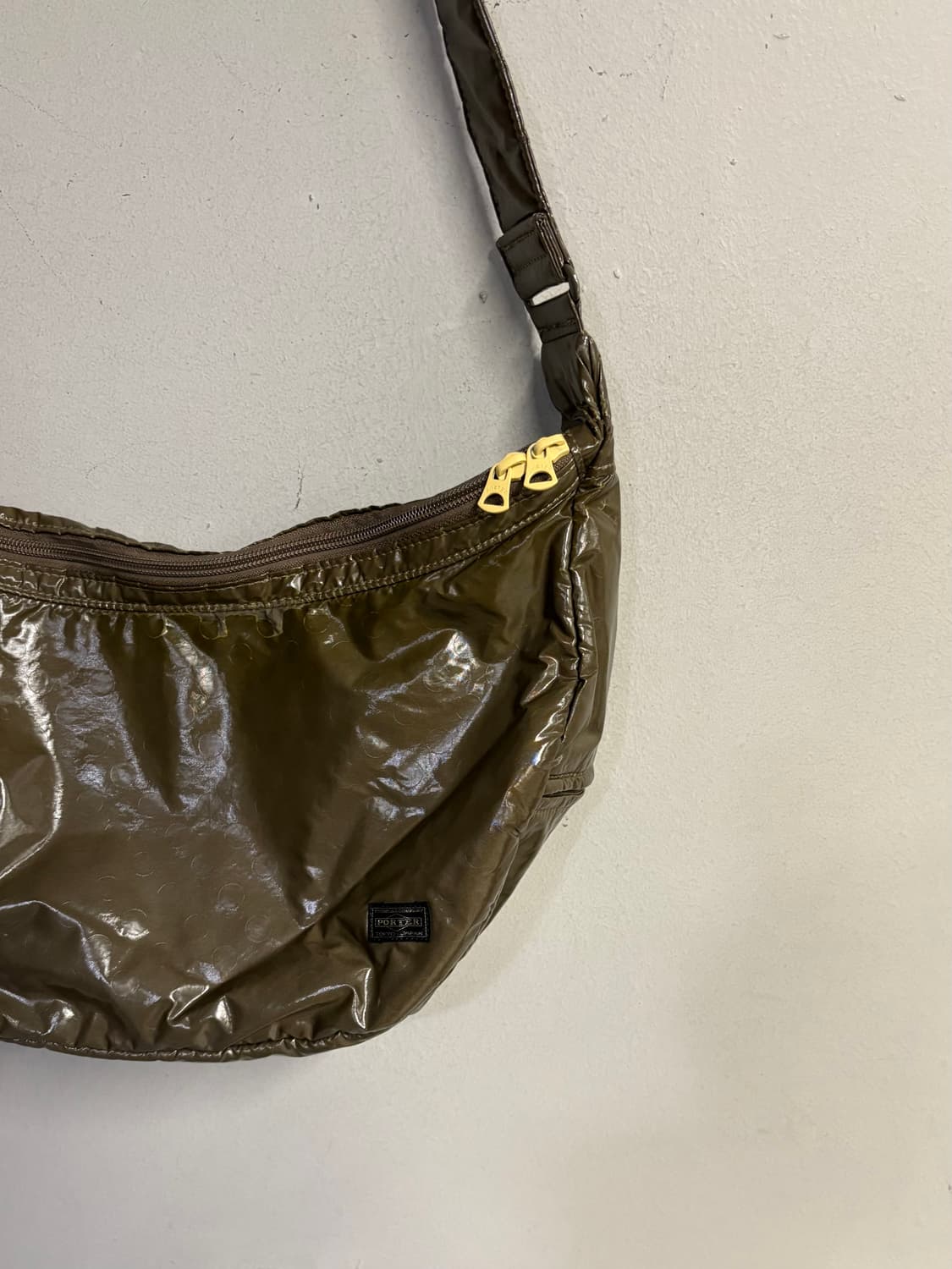 PORTER big dot embossing cross bag khaki 상품이미지3