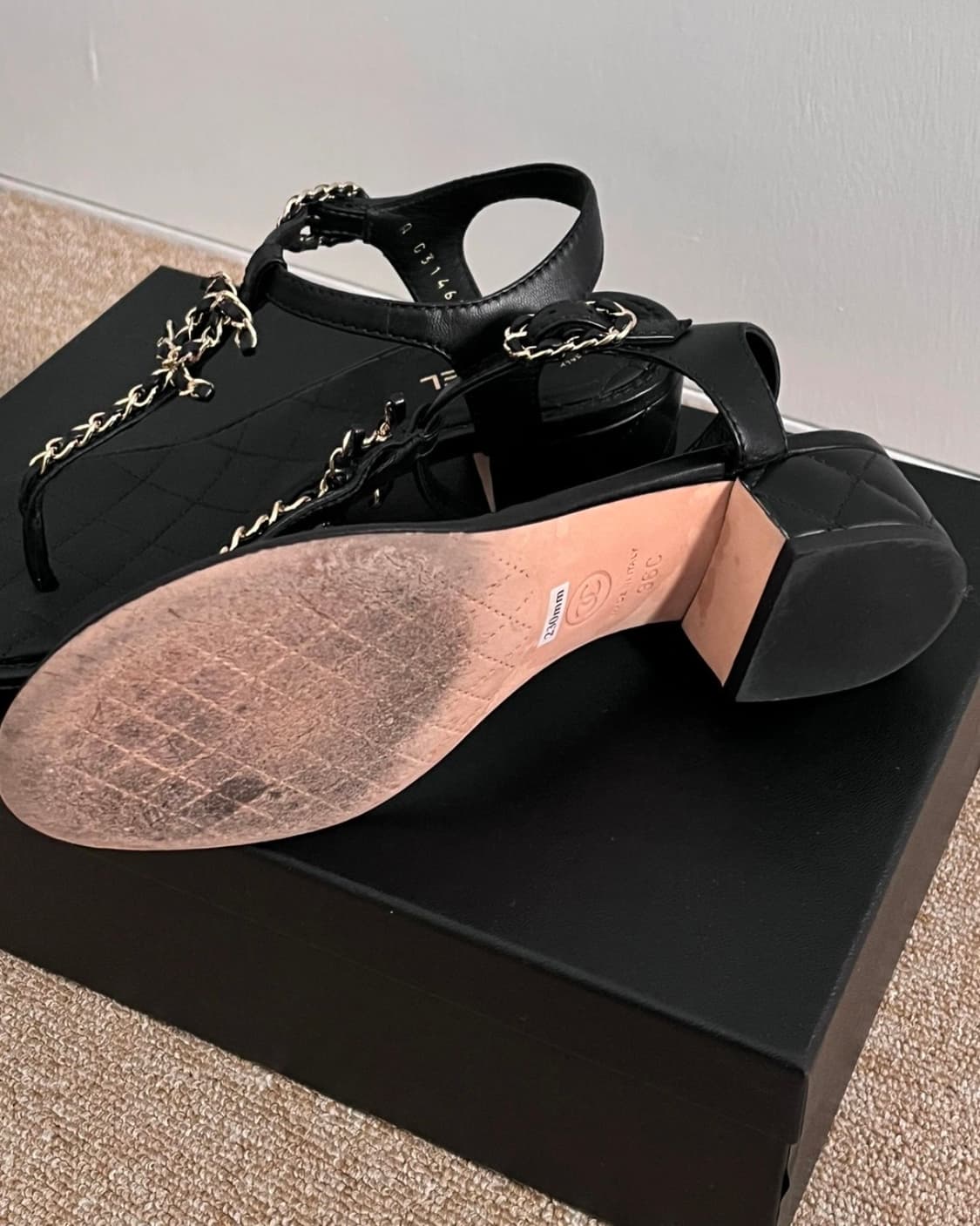 샤넬 클래식 CC로고 체인 스트랩 샌들 은장 상품이미지4