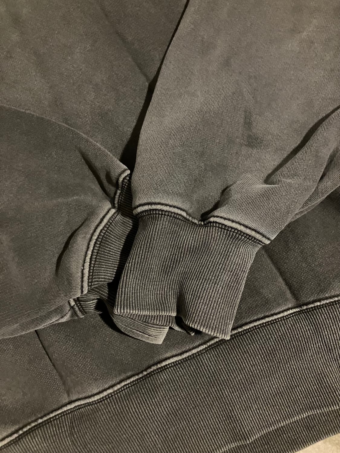 칼하트wip 피그먼트 다잉 후드티 차콜 m 상품이미지4