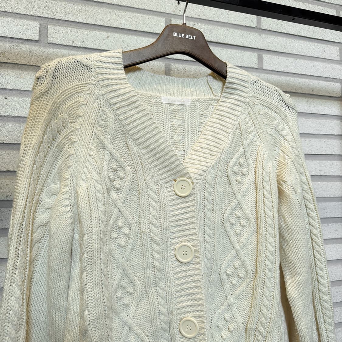 빅버튼 아란 니트가디건 케이블 패턴 볼륨 디테일 상품이미지4