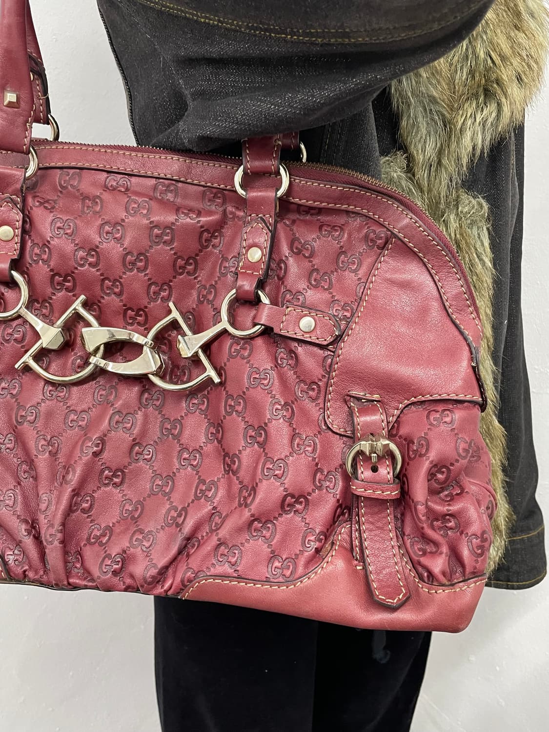 구찌 시마 홀스빗 엠보레더 보스톤백 상품이미지3