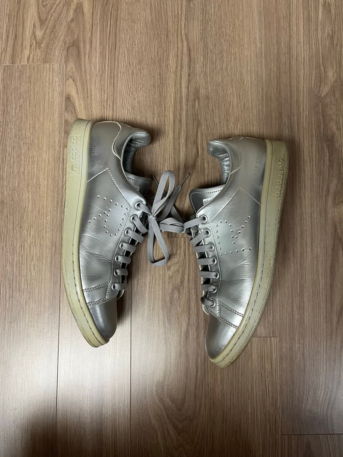 라프시몬스x아디다스 스탠스미스 상품이미지7