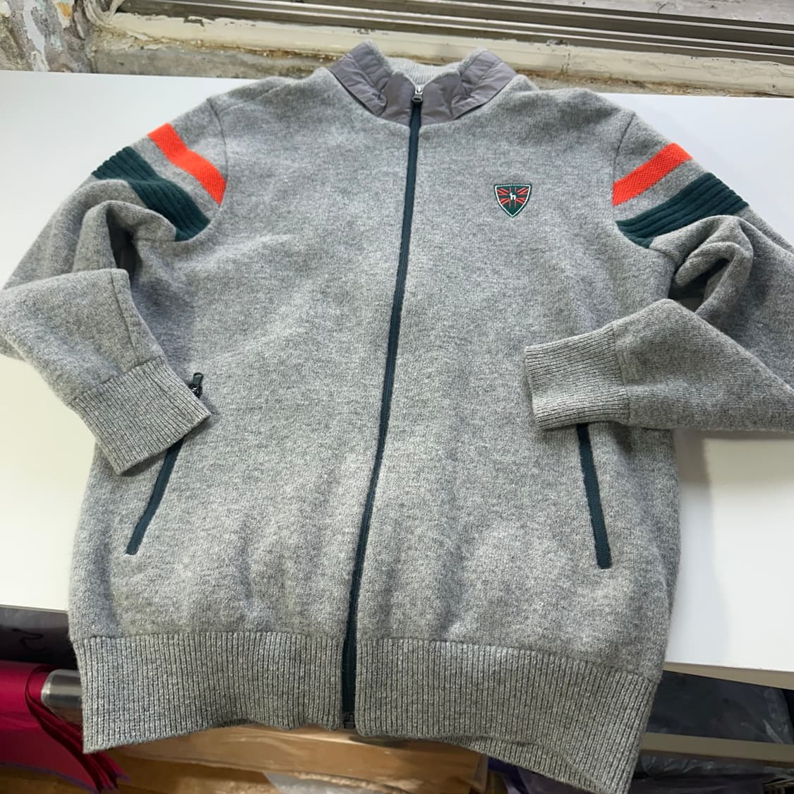 95-100 헤지스골프 그레이 기본로고 울100% 골프니트집업 상품이미지3