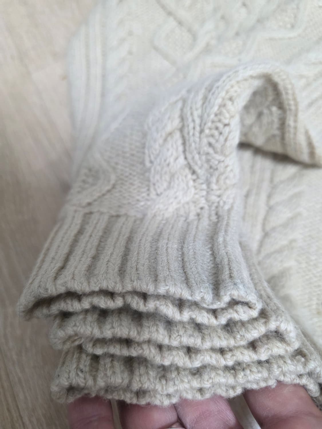 빔즈하트 라운드넥 케이블 니트 상품이미지5