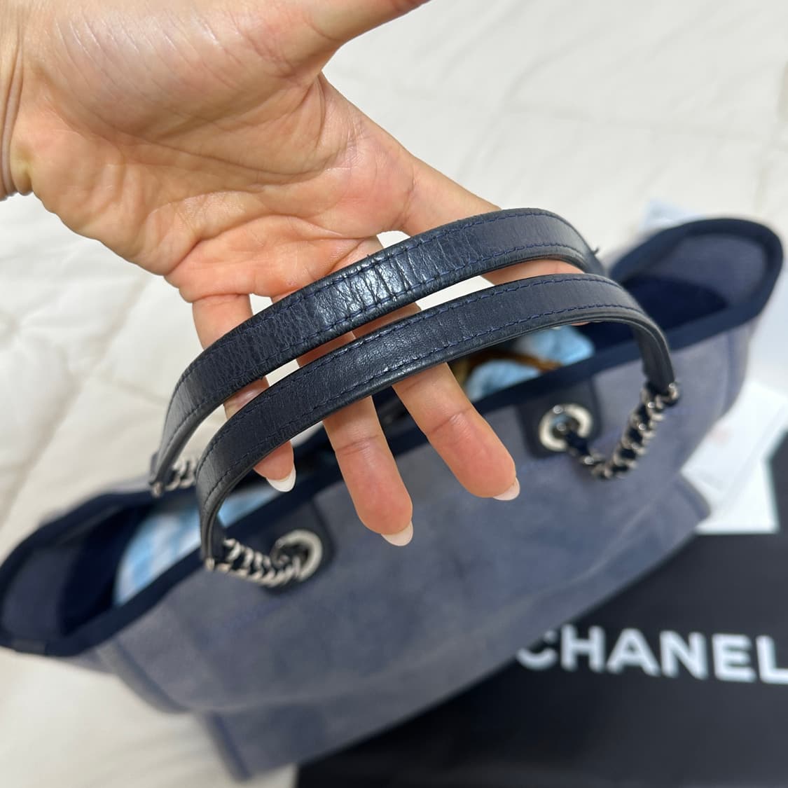정품, 감정서o) chanel 샤넬 데님 도빌백 미듐 상품이미지4