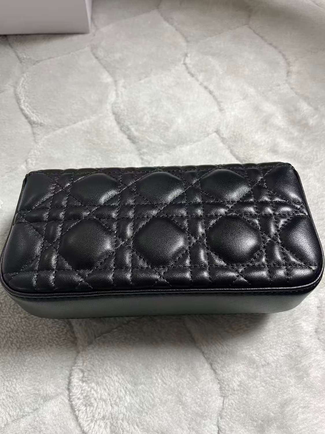 디올 레이디 폰 파우치 블랙 까나쥬 램스킨 상품이미지2