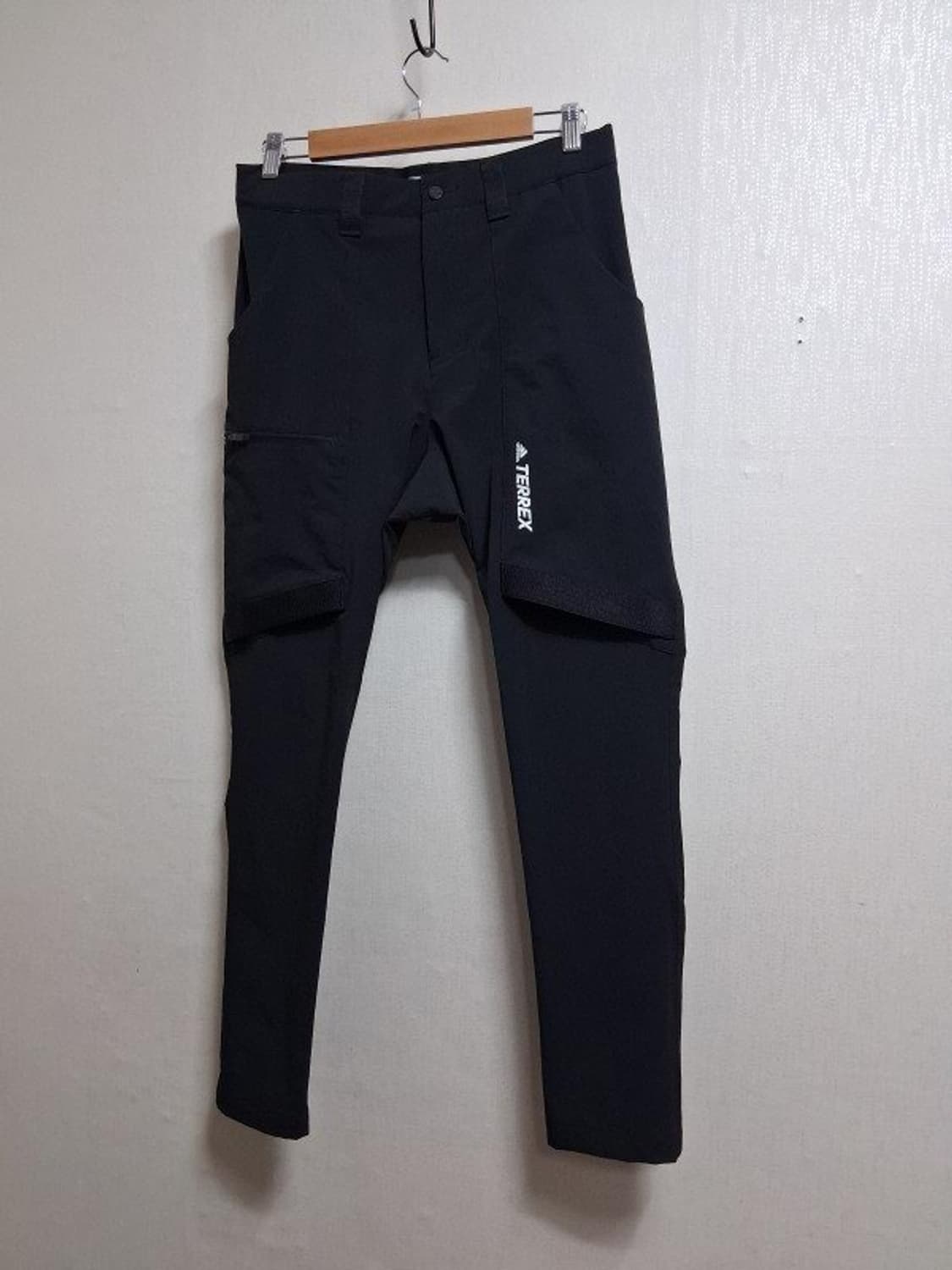ADIDAS TERREX 팬츠 블랙 슬림형 남성 29 30
원산지 베트남 상품이미지1