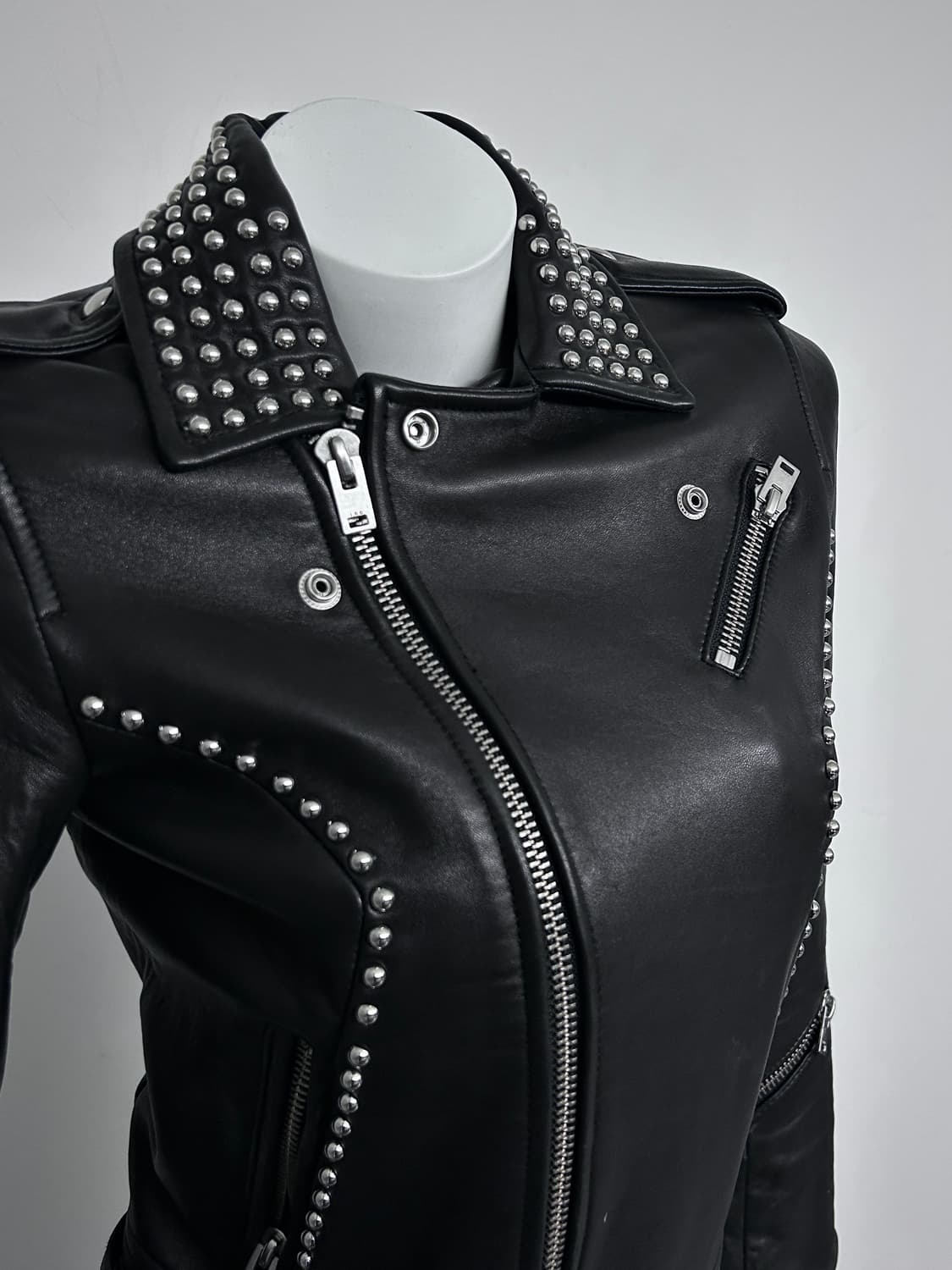 Iro 이로 볼 스터드 램스킨 자켓 상품이미지3