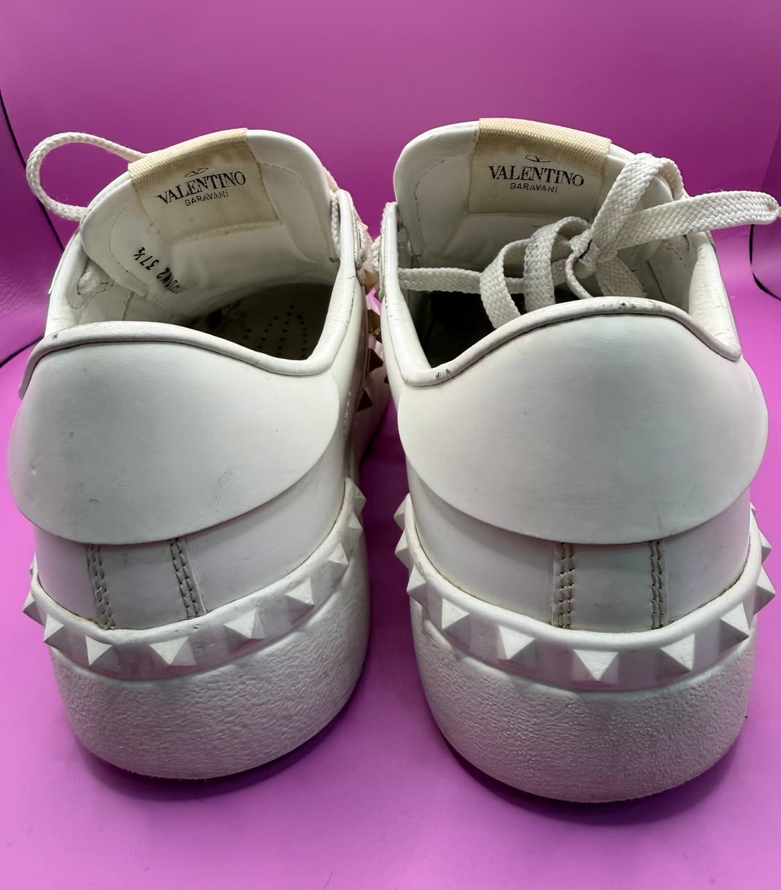 발렌티노 가라바니 락스터드 언타이틀드 스니커즈 (화이트) 상품이미지4