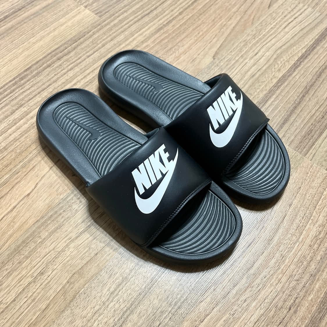 나이키 슬라이드 슬리퍼 블랙 상품이미지3