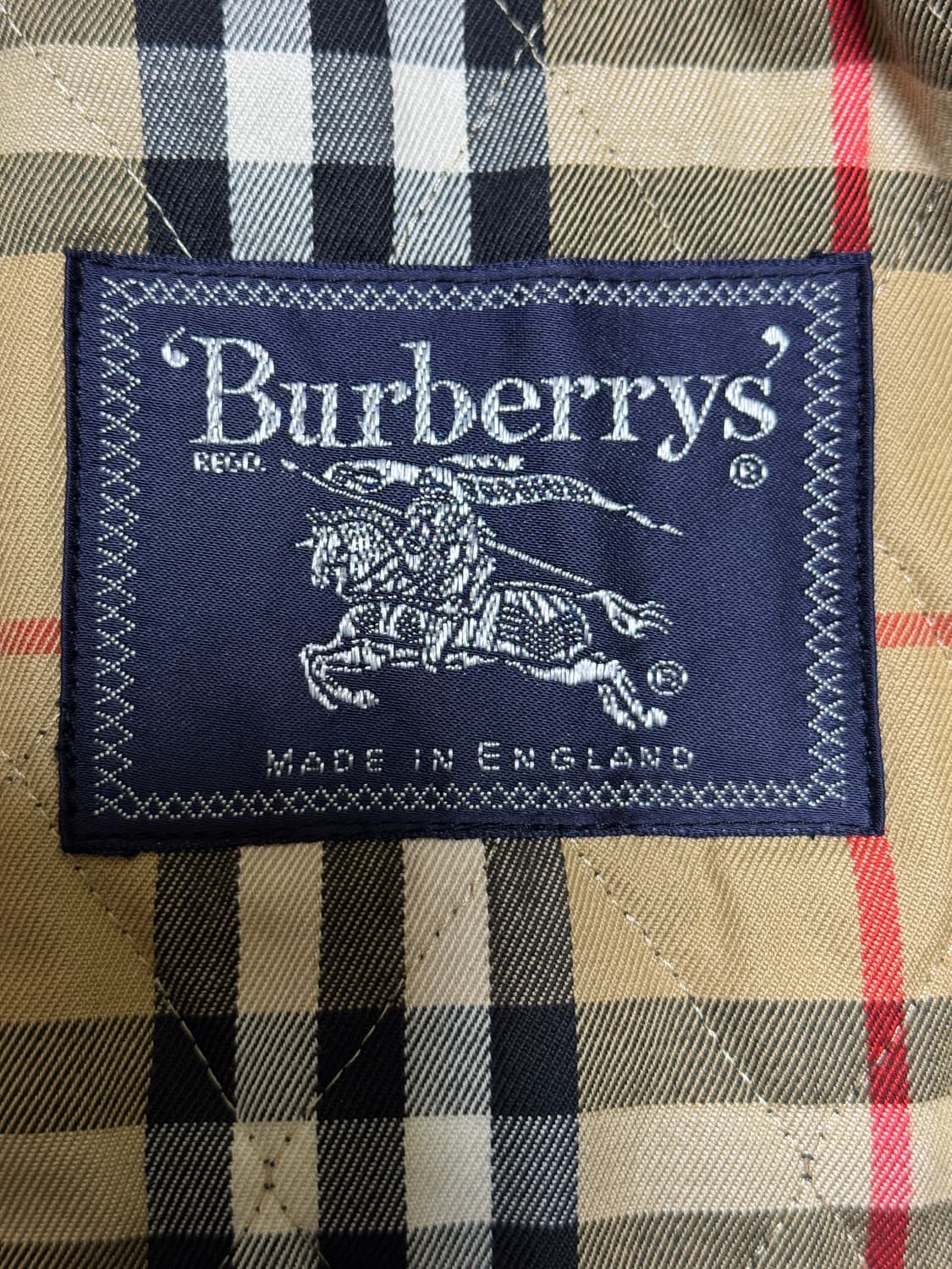 버버리(Burberry) 클래식 다이아몬드 퀼팅 자켓 상품이미지2