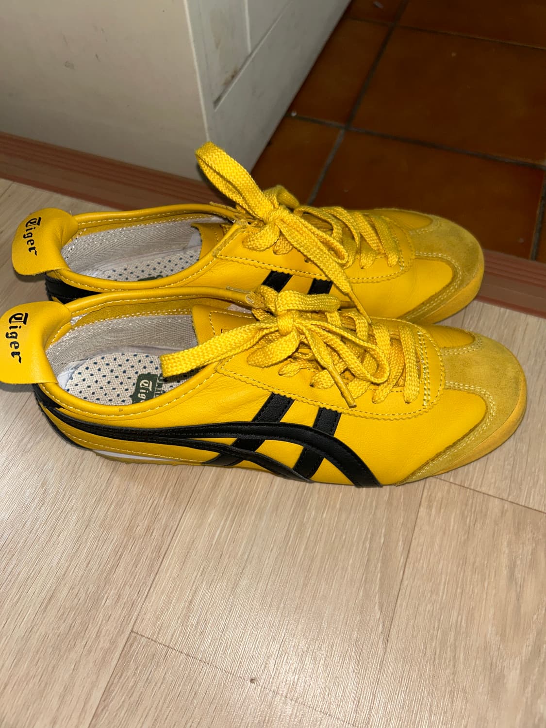 오니츠카타이거 멕시코66 옐로우블랙 230 상품이미지2