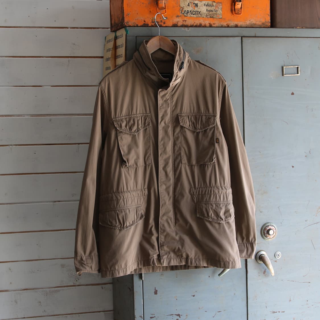 (착용컷) 알파 인더스트리 M-65 필드 자켓 (남성용 98-100) 상품이미지2