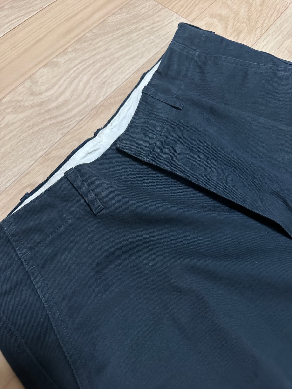 [85]유니클로 U 와이드 테이퍼드 앵클치노 팬츠 블루 상품이미지5