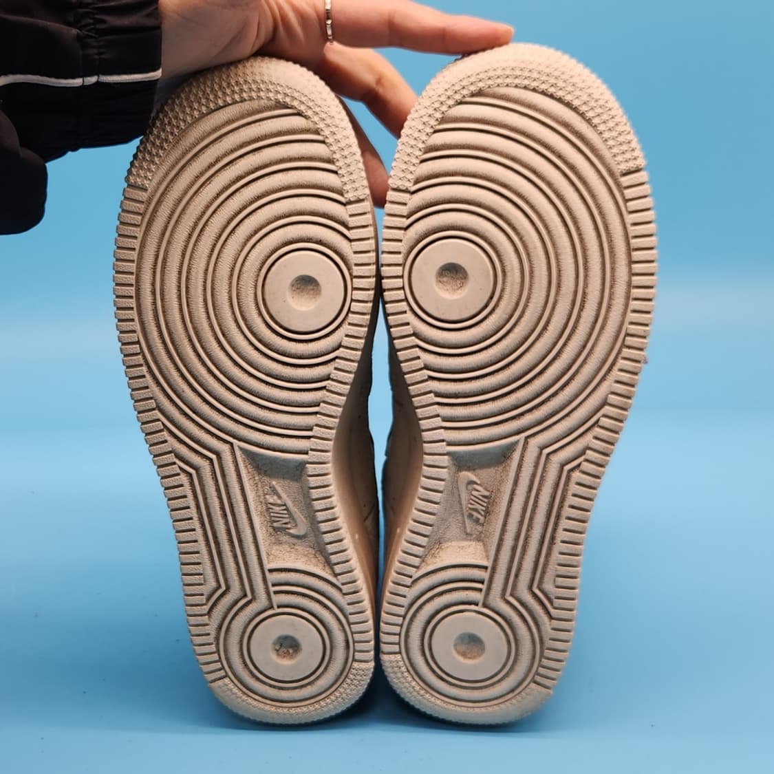 oo 나이키 에어포스1 스컬프트 미드240 상품이미지3