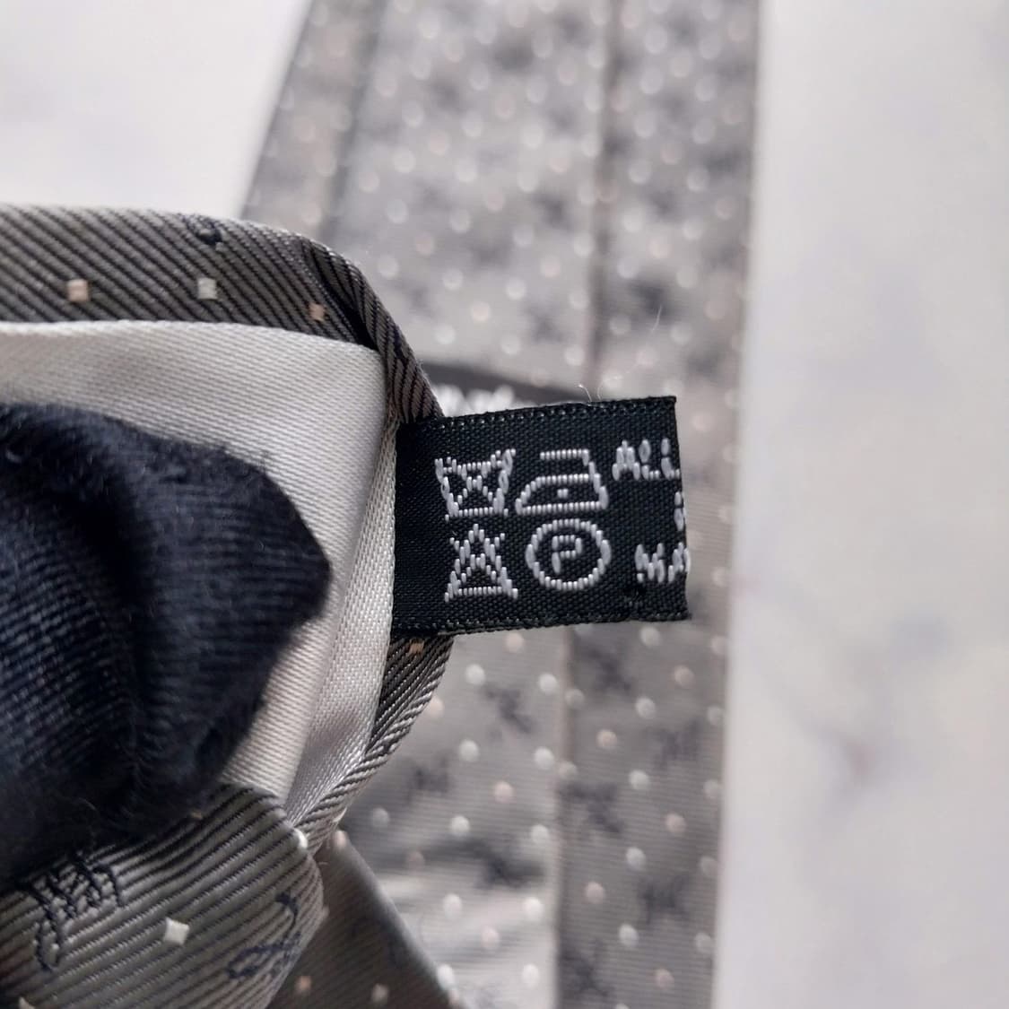 입생로랑 실크 그레이 자카드 슬림 넥타이 8cm A+등급 K1322
 상품이미지9