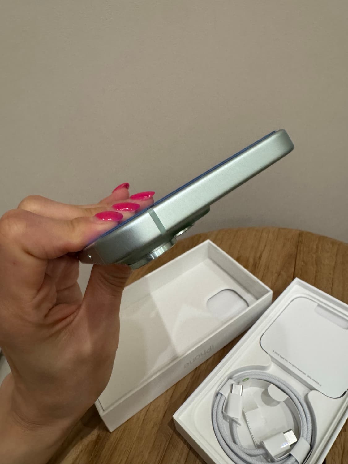 [최최상급! 상태 거의완벽!]민트 아이폰 15 256GB 육안으로보이는  상품이미지3